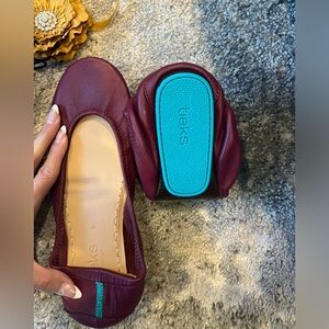 Unworn Tieks 100% leather in burgundy ballet flats size 8